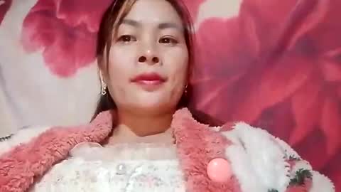 xuxulove00 online show from December 18, 2025, 1:06 pm