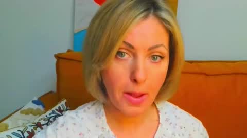 xvaleriax0 online show from February 15, 2026, 3:31 pm