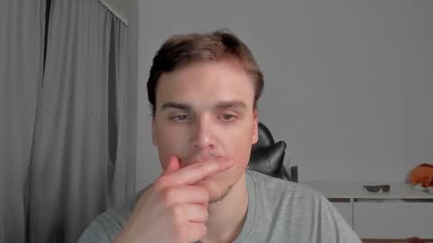 Snapshot of xx_raul_xx_ chatting on March 8, 2026, 1:47 am raul online show from March 8, 2026, 1:47 am