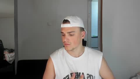 Snapshot of xx_raul_xx_ chatting on July 8, 2026, 8:13 pm raul online show from July 8, 2026, 8:13 pm
