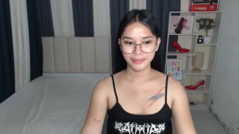 CHLOES ROOM online show from September 16, 2025, 12:17 pm