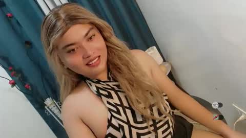 Snapshot of xxhotloyd_cummerx chatting on June 9, 2026, 8:15 am Loyd online show from June 9, 2026, 8:15 am