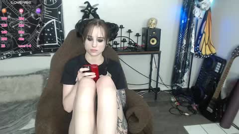 Snapshot of xxlilithmoonxx chatting on January 16, 2025, 6:46 am Lilith online show from January 16, 2025, 6:46 am