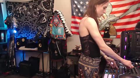 Snapshot of xxlilithmoonxx chatting on September 17, 2025, 1:51 am Lilith online show from September 17, 2025, 1:51 am