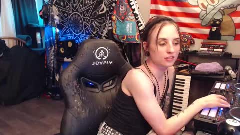 Snapshot of xxlilithmoonxx chatting on September 19, 2025, 2:24 am Lilith online show from September 19, 2025, 2:24 am