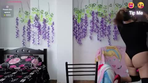 Snapshot of xxmilexx chatting on June 6, 2026, 11:59 am xxmilexx online show from June 6, 2026, 11:59 am