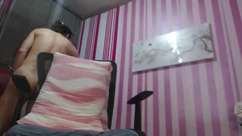 xxrowenatastycockforyouxx online show from September 24, 2025, 2:48 am