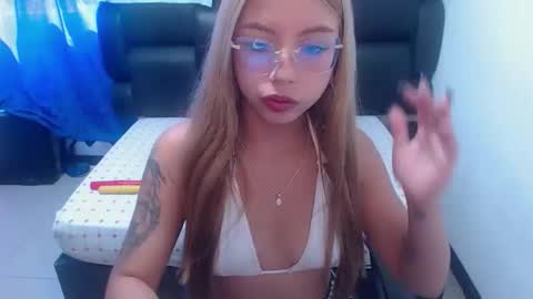 Snapshot of xxsashablondelatinxx chatting on February 25, 2026, 2:16 pm Sasha Blonde online show from February 25, 2026, 2:16 pm