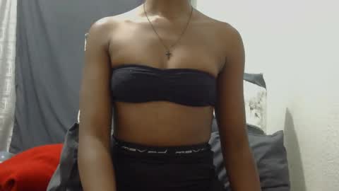 xxsexytalia28 online show from February 26, 2025, 7:05 pm