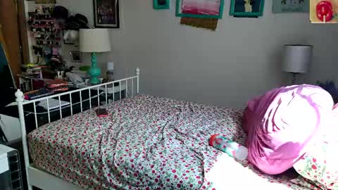 Strawberry Jane online show from April 13, 2026, 9:31 pm