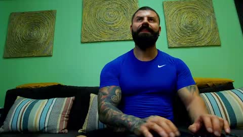 Snapshot of xxtreamleonard chatting on May 17, 2026, 10:33 am Xtream Leonard online show from May 17, 2026, 10:33 am