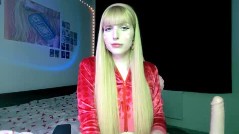 Pretty online show from February 14, 2025, 9:43 pm