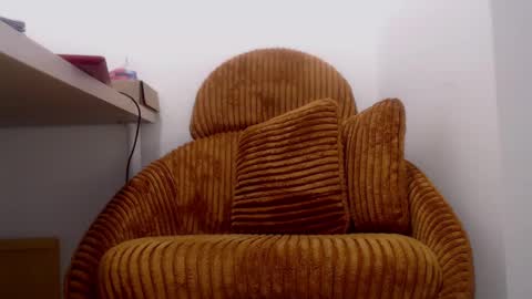 Lola online show from February 18, 2025, 1:44 pm