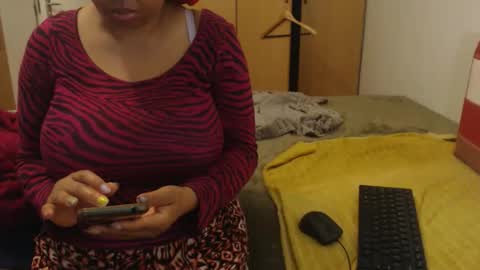 Snapshot of xxxbustybabe27x chatting on April 27, 2026, 12:03 pm Ayanda online show from April 27, 2026, 12:03 pm