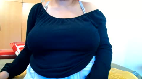 Snapshot of xxxbustybabe27x chatting on May 31, 2026, 12:01 pm Ayanda online show from May 31, 2026, 12:01 pm