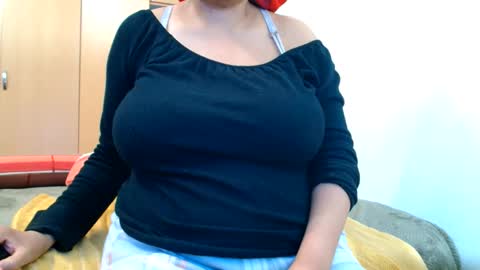 Snapshot of xxxbustybabe27x chatting on June 1, 2026, 1:02 pm Ayanda online show from June 1, 2026, 1:02 pm