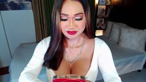 OLIVIA online show from February 10, 2025, 6:56 pm