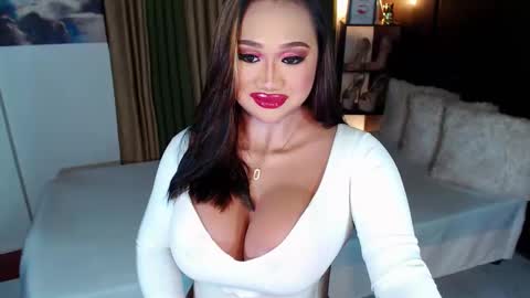 OLIVIA online show from February 11, 2025, 3:18 pm