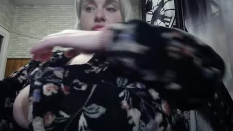 Lana online show from March 25, 2026, 7:42 pm