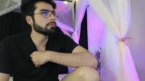 July and Fer online show from November 23, 2025, 6:46 am