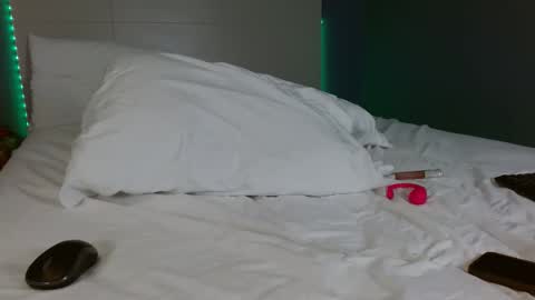 Lil Luna online show from December 19, 2025, 11:56 pm