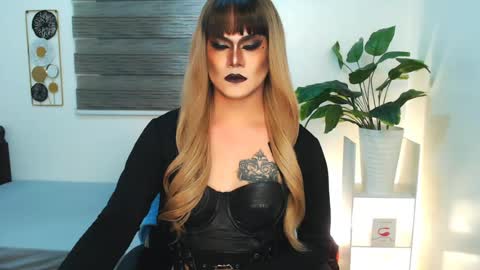 Snapshot of xyournightmarequeenx chatting on June 18, 2026, 4:33 pm QueenMarina online show from June 18, 2026, 4:33 pm