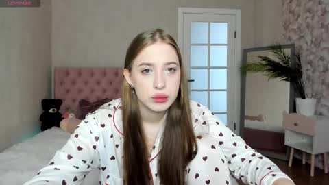 Lina online show from September 19, 2025, 8:05 am