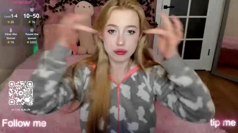 Lina online show from November 26, 2025, 3:46 pm