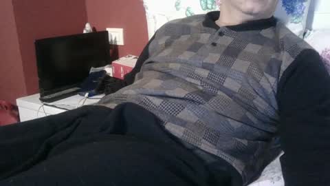 Snapshot of yahe2010 chatting on January 2, 2025, 2:33 am grillino online show from January 2, 2025, 2:33 am