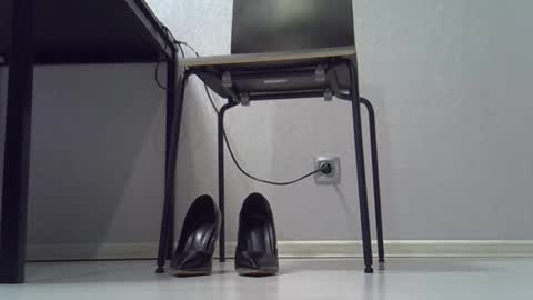 Dina online show from December 4, 2025, 7:50 am