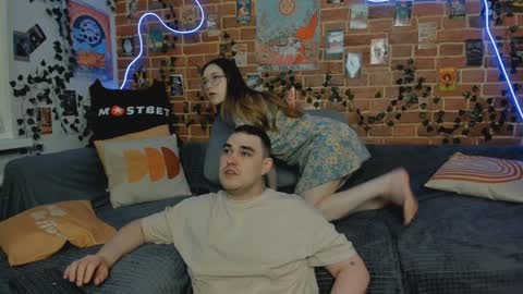 Snapshot of yami_yami_yami chatting on December 3, 2024, 6:06 pm Mia and Andry online show from December 3, 2024, 6:06 pm