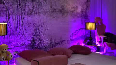 Yamira online show from September 30, 2025, 6:02 pm