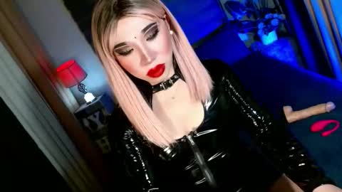 Snapshot of yan2xcumsalotxx chatting on October 16, 2025, 2:12 am REYAN online show from October 16, 2025, 2:12 am