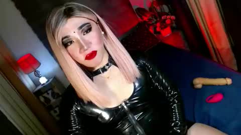 Snapshot of yan2xcumsalotxx chatting on October 19, 2025, 8:59 am REYAN online show from October 19, 2025, 8:59 am