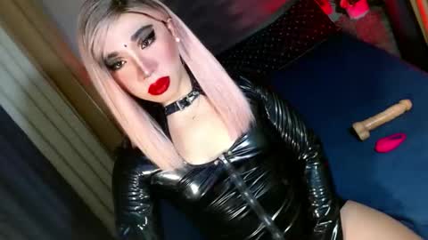 Snapshot of yan2xcumsalotxx chatting on November 4, 2025, 2:43 am REYAN online show from November 4, 2025, 2:43 am