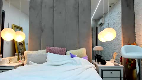 Yana  online show from February 13, 2025, 7:35 am