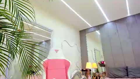 Snapshot of yana_miana chatting on June 11, 2026, 6:44 am Yana online show from June 11, 2026, 6:44 am