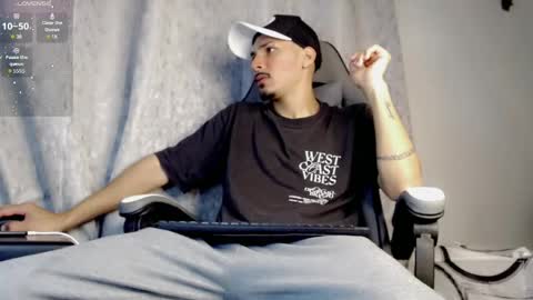 Snapshot of yankees_xxx chatting on June 3, 2026, 2:33 pm yankees online show from June 3, 2026, 2:33 pm
