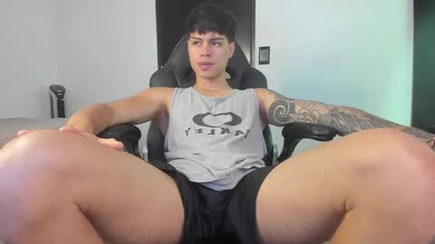 yanpaul83 online show from October 18, 2025, 3:24 pm