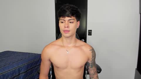 yanpaul83 online show from November 21, 2025, 8:51 pm