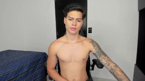 yanpaul83 online show from November 22, 2025, 8:19 pm