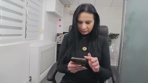 Yara online show from February 9, 2026, 3:43 am