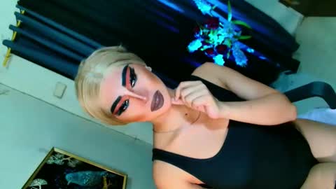 miss yasii online show from October 12, 2025, 3:33 pm