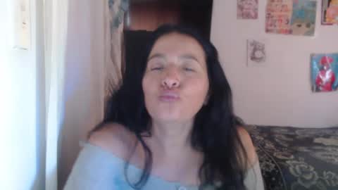 yasmin_love85 online show from January 28, 2025, 2:53 pm