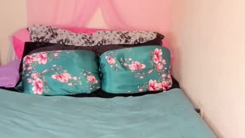 Snapshot of yasminayazzie chatting on February 24, 2025, 6:15 pm Yasmina online show from February 24, 2025, 6:15 pm