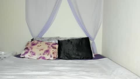 Snapshot of yasminayazzie chatting on September 19, 2025, 2:13 am Yasmina online show from September 19, 2025, 2:13 am