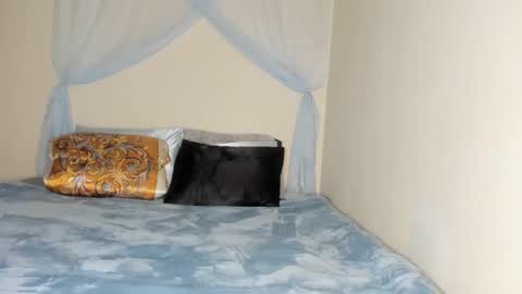 Yasmina online show from December 18, 2025, 2:06 am