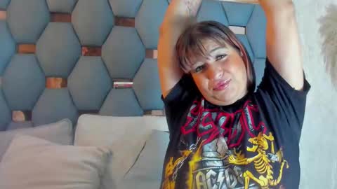 yayi derek  online show from October 21, 2025, 11:33 am