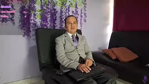 Snapshot of yazfore chatting on June 17, 2026, 2:40 pm Hazzan online show from June 17, 2026, 2:40 pm