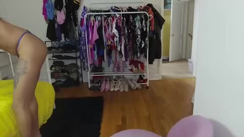 Snapshot of yazminroyal chatting on November 16, 2025, 8:20 am Yazmin Royal online show from November 16, 2025, 8:20 am